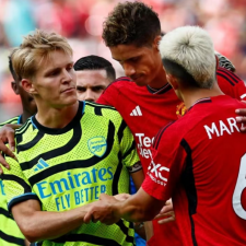 Arsenal verlor 0:2 gegen Manchester United, das neue System muss langsam angepasst werden