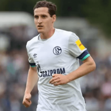 Der 33-jährige deutsche Mittelfeldspieler Rudy gibt seinen Rücktritt bekannt