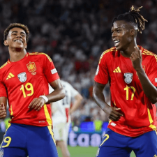 Spanien zieht ins Viertelfinale ein und trifft dort auf Deutschland!