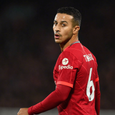 Spanischer Star Thiago Alcantara gibt Rücktritt bekannt