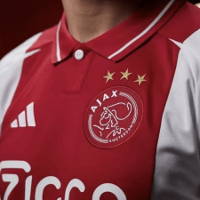 Ajax holte nur zwei Punkte in vier Spielen und gab die Tabellenführung ab
