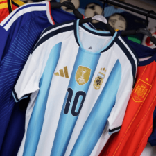 Argentiniens Nationalmannschaftstrikots führen die weltweiten Verkaufscharts an