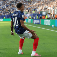 Mbappés Doppelpack sicherte Frankreich den souveränen Einzug ins Achtelfinale!