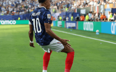 Mbappés Doppelpack sicherte Frankreich den souveränen Einzug ins Achtelfinale!