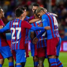 Bayern und Barcelona kicken den Ball hin und her